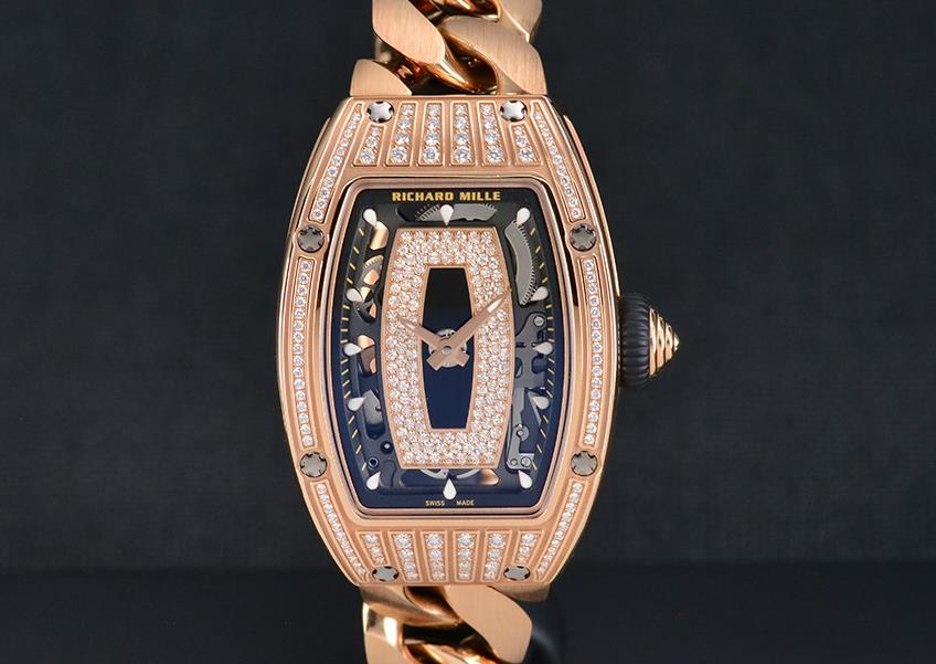The 18k rose gold fake watch is designed for females.